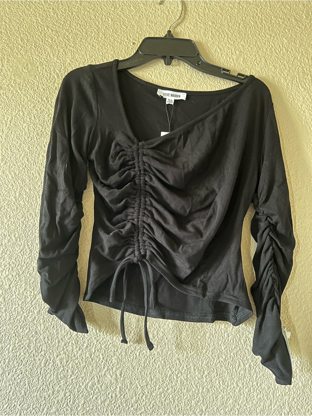 Steve Madden women’s Amelia  Ruched  Top. Black. Size XS.